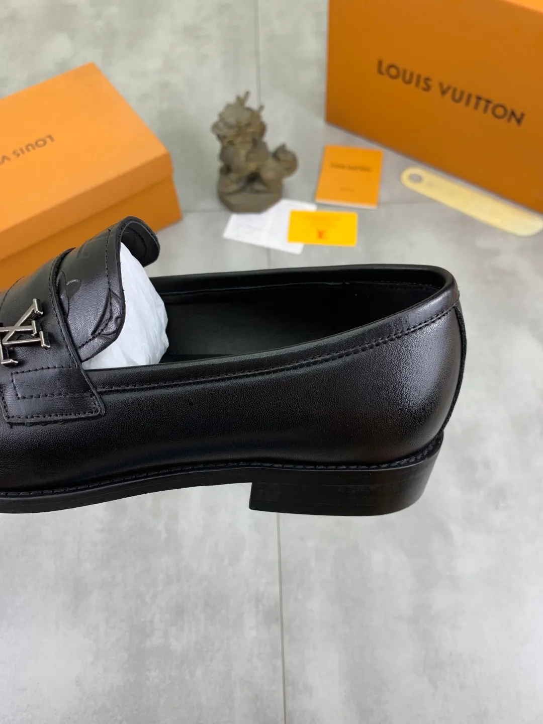 Men's Men's Shoes 💰P420 [New Style] 💰Yangli💎💎💎[Louis Vuitton] LV high-end men's formal business leather shoes, original order 1:1! Original imported calfskin, original metal buckle, imported sheepskin lining for feet, original outsole, men's shoe size: 39-45 (38.46 customized) black optional